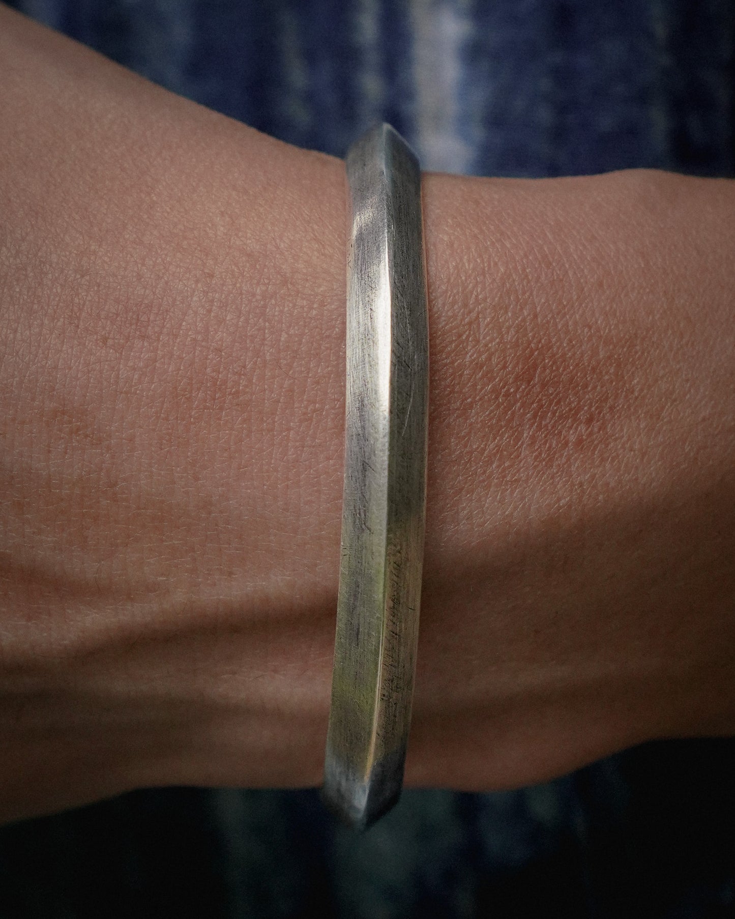 Karen Hill Tribe Silver Work , Bangle handcrafted in Thailand by Taki . Cat fur Pattern. Sold in Hong Kong by certified.fingers. 香港選物手工銀飾