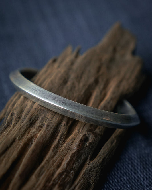 Karen Hill Tribe Silver Work , Bangle handcrafted in Thailand by Taki . Cat fur Pattern. Sold in Hong Kong by certified.fingers. 香港選物手工銀飾