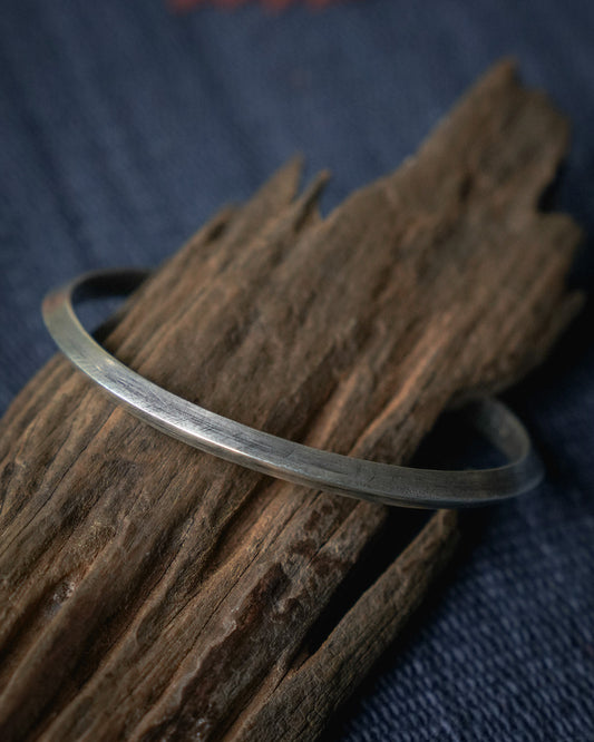 Karen Hill Tribe Silver Work , Bangle handcrafted in Thailand by Taki . Cet fur Pattern. Sold in Hong Kong by certified.fingers. 香港選物手工銀飾