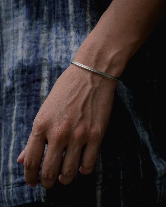 Karen Hill Tribe Silver Work , Bangle handcrafted in Thailand by Taki . Cat fur Pattern. Sold in Hong Kong by certified.fingers. 香港選物手工銀飾