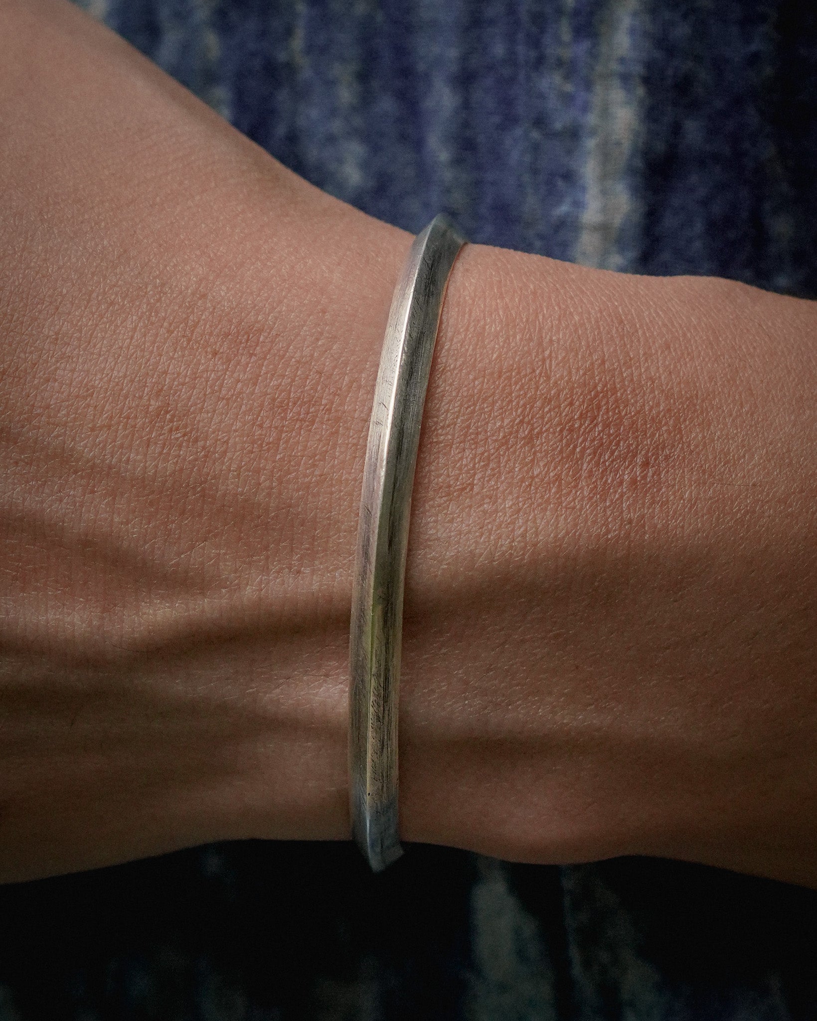 Karen Hill Tribe Silver Work , Bangle handcrafted in Thailand by Taki . Cat fur Pattern. Sold in Hong Kong by certified.fingers. 香港選物手工銀飾