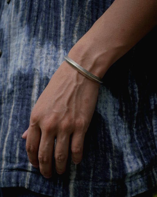 Karen Hill Tribe Silver Work , Bangle handcrafted in Thailand by Taki . Cat fur Pattern. Sold in Hong Kong by certified.fingers. 香港選物手工銀飾