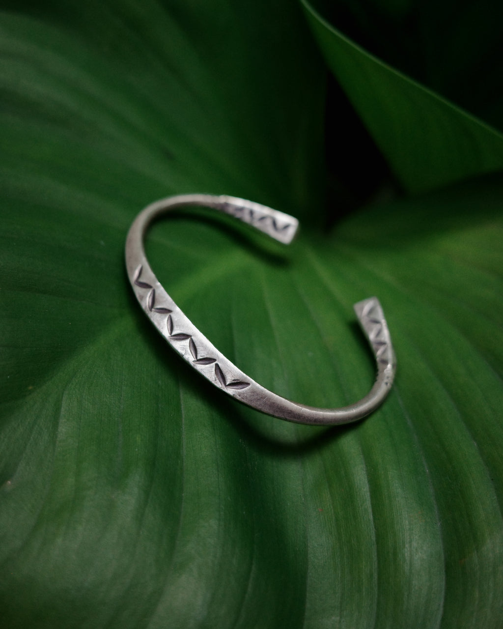 Karen Hill Tribe Silver Work , Bangle handcrafted in Thailand by Taki . Phod Duang pattern. Sold in Hong Kong by certified.fingers. 香港選物手工銀飾