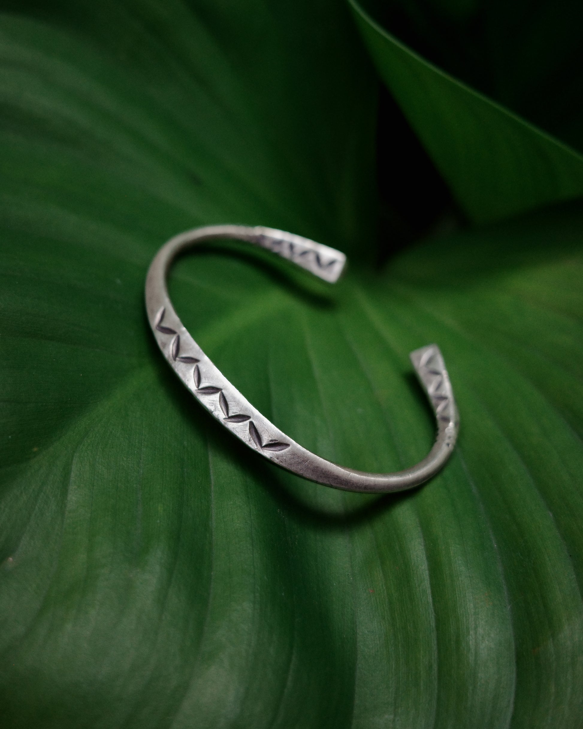Karen Hill Tribe Silver Work , Bangle handcrafted in Thailand by Taki . Phod Duang pattern. Sold in Hong Kong by certified.fingers. 香港選物手工銀飾