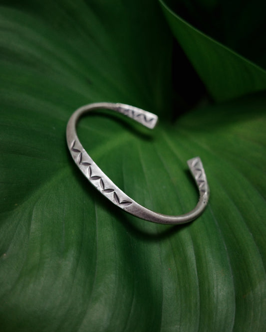 Karen Hill Tribe Silver Work , Bangle handcrafted in Thailand by Taki . Phod Duang pattern. Sold in Hong Kong by certified.fingers. 香港選物手工銀飾