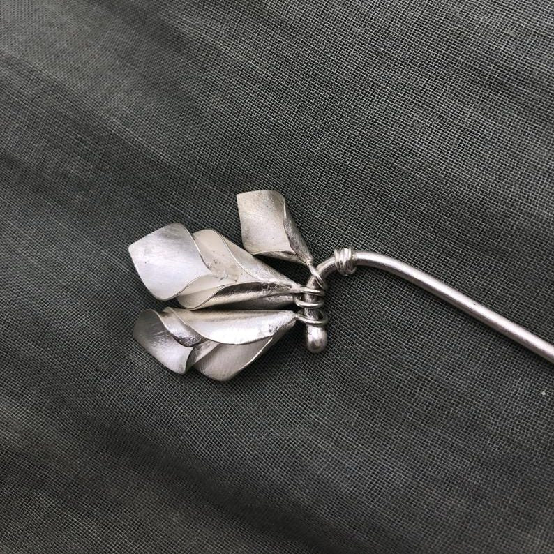 Carla Lily Hair Pin | Stories of Silver